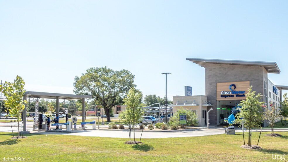 More Photos Of 111 N Holland St, Willis Carwash For Sale