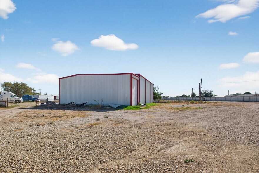 More Photos Of 11010 W Joan Dr, Odessa Warehouse For Sale