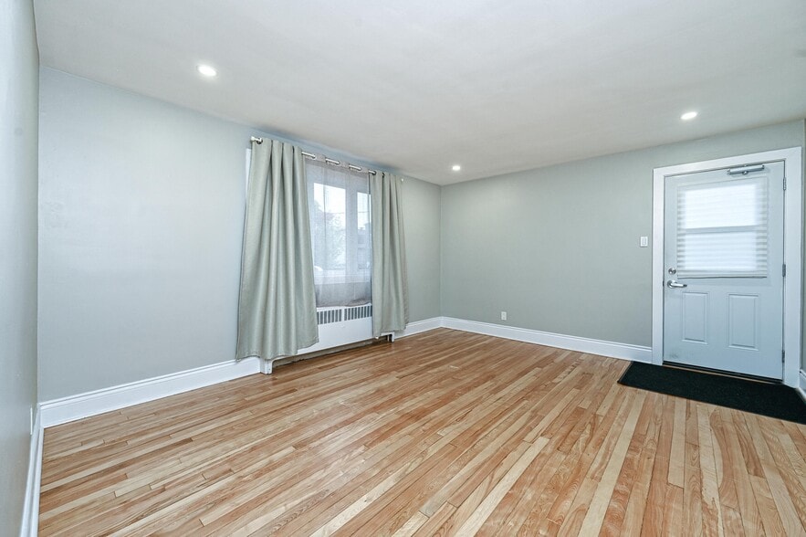 More Photos Of 156 Dagmar Av, Vanier Apartments For Sale