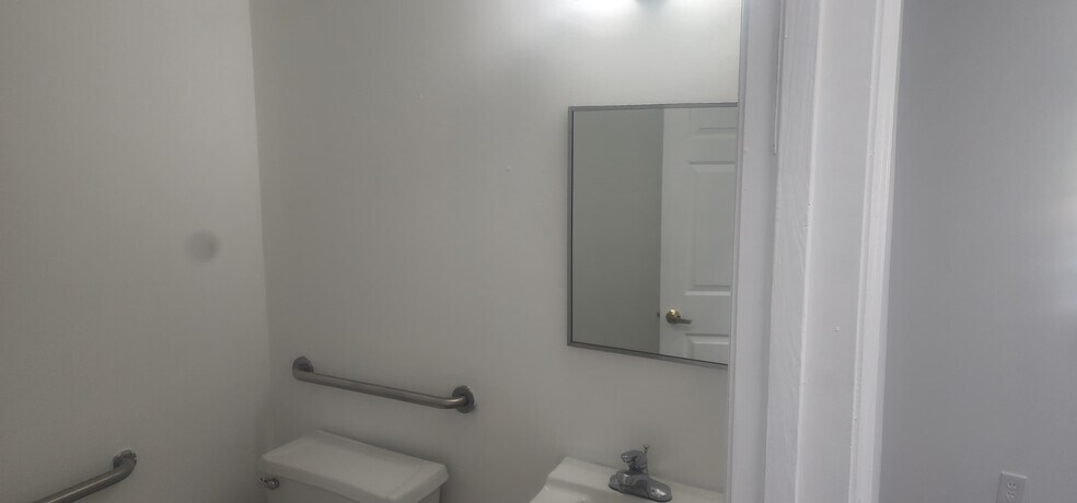 More Photos Of 861 Holcomb Bridge Rd, Roswell Office For Lease