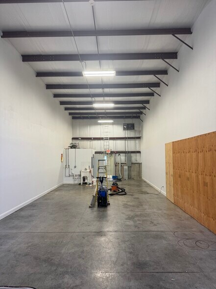 More Photos Of 33 Forge Hill Rd, Franklin Warehouse For Lease