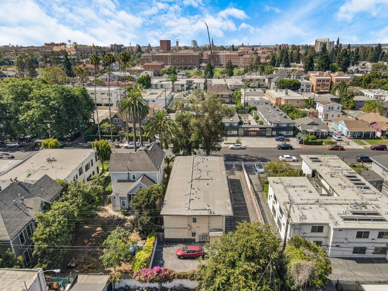 More Photos Of 1143 W 28th St, Los Angeles Multifamily For Sale