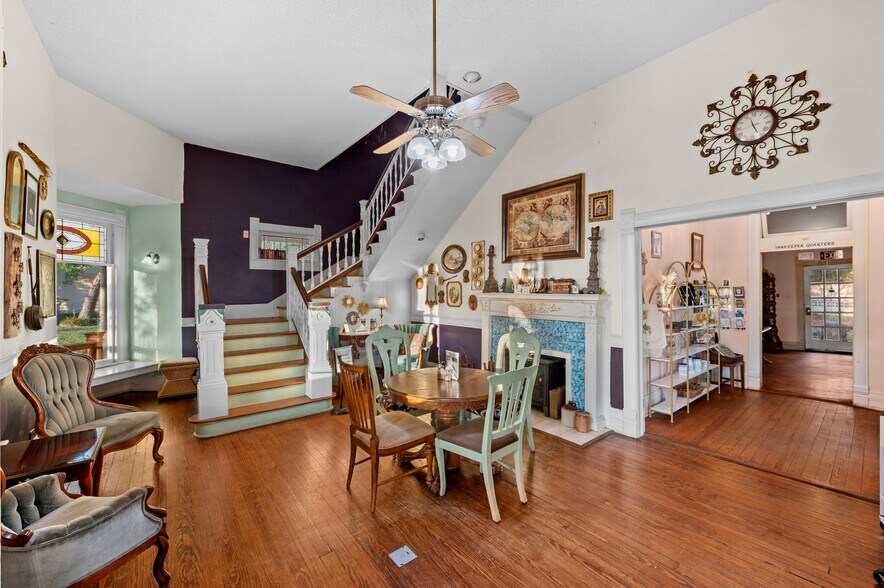 More Photos Of 202 N Newsom St, Mineola General Retail For Sale