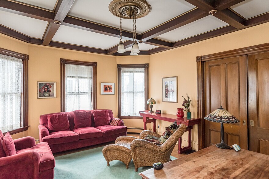 More Photos Of 173 Mount Auburn St, Watertown Medical For Sale