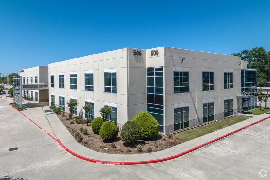 Primary Photo Of 506 Graham Dr, Tomball Medical For Lease