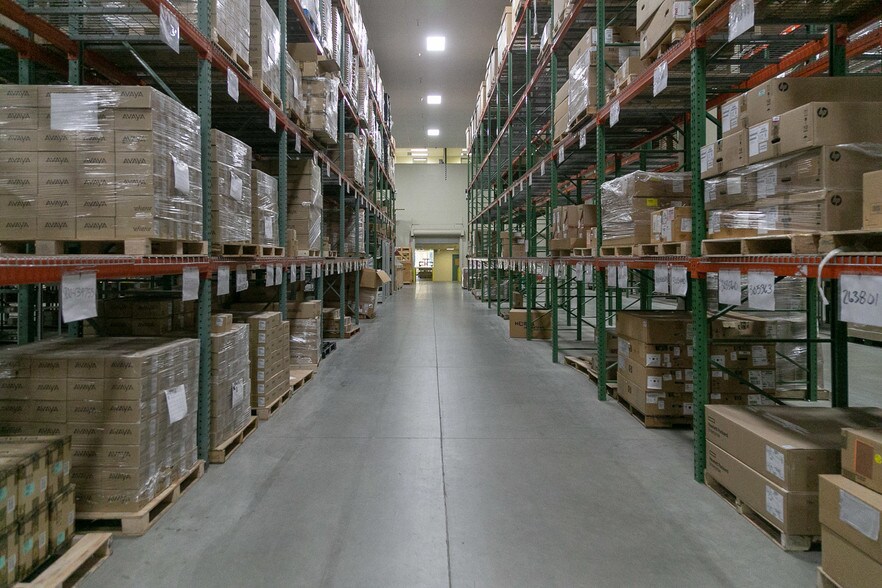 More Photos Of 41 Main St, Bolton Light Manufacturing For Lease