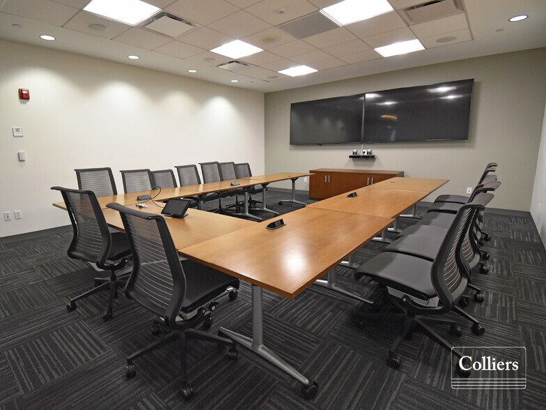 More Photos Of 5555 Winghaven Blvd, O'Fallon Office For Sale