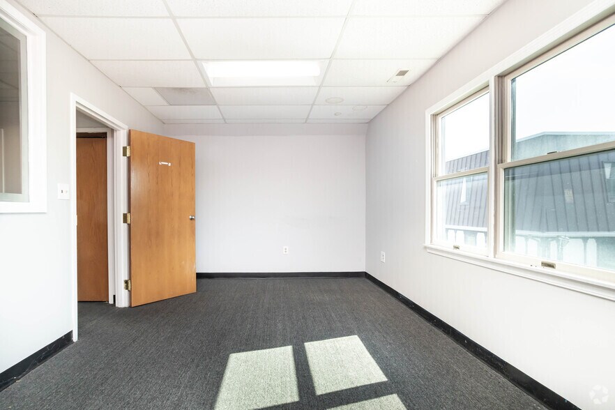 More Photos Of 338 Harris Hill Rd, Buffalo Office For Lease