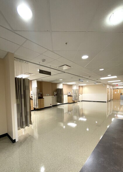 More Photos Of 7950 Ortho Ln, Brownsburg Medical For Lease