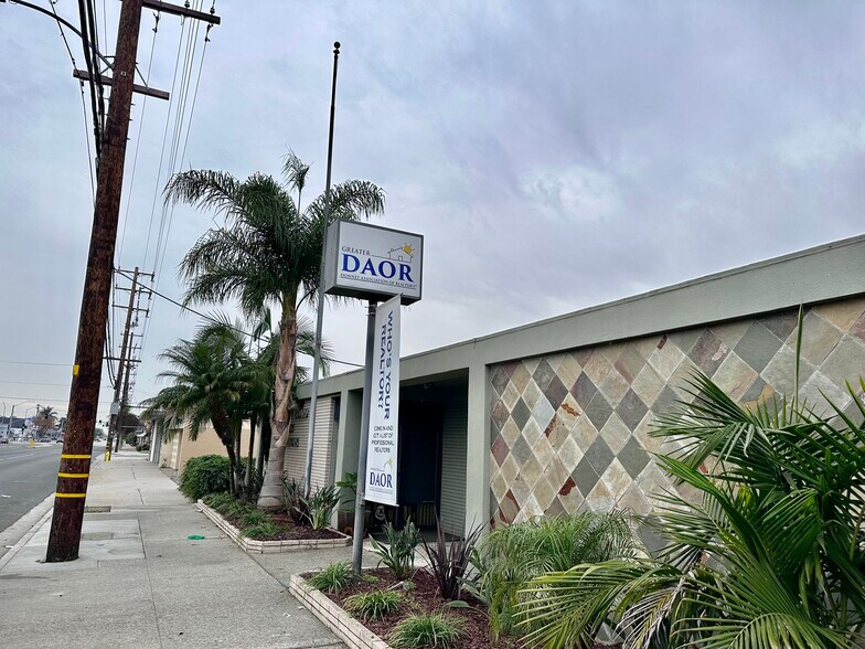 More Photos Of 12065 Paramount Blvd, Downey Storefront For Lease