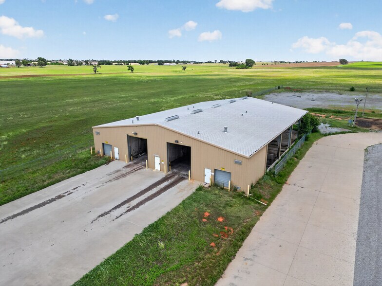 More Photos Of 906 S Eastern Ave, Elk City Warehouse For Sale