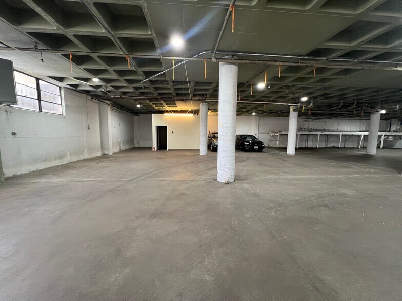 More Photos Of 111 Lafayette Ave, White Plains Warehouse For Lease