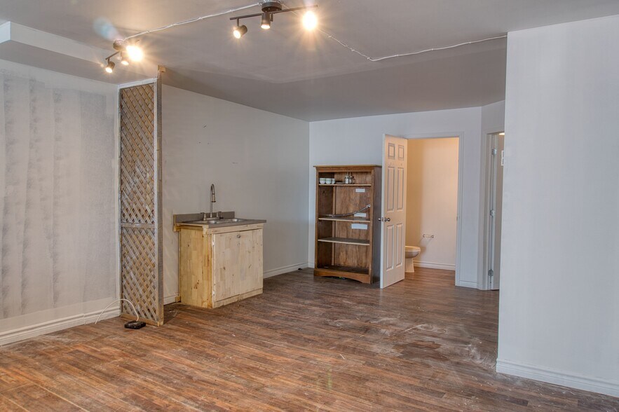 More Photos Of 1580 Av Saint-Louis, Plessisville Flex For Sale