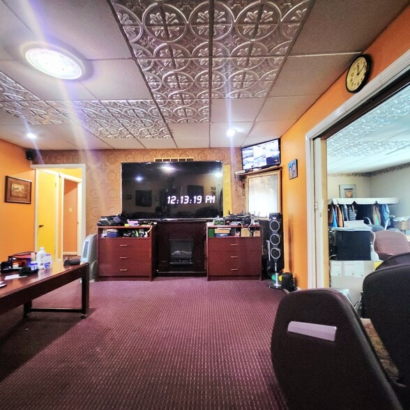 More Photos Of 1507 W Oakland Ave, Austin Hotel For Sale