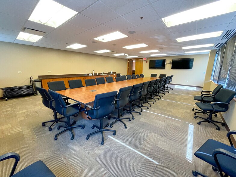 More Photos Of 500 Remington Rd, Schaumburg Office For Lease