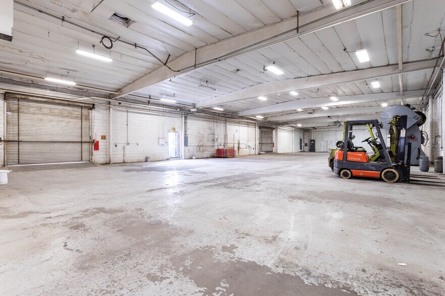 More Photos Of 661 Arroyo St, San Fernando Manufacturing For Lease