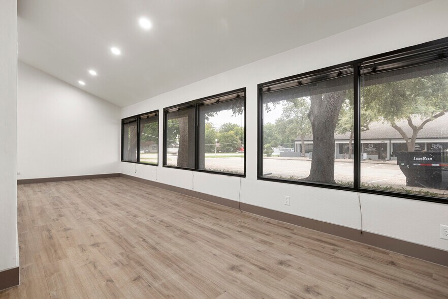 More Photos Of 4734 Benbrook Blvd, Benbrook Unknown For Lease