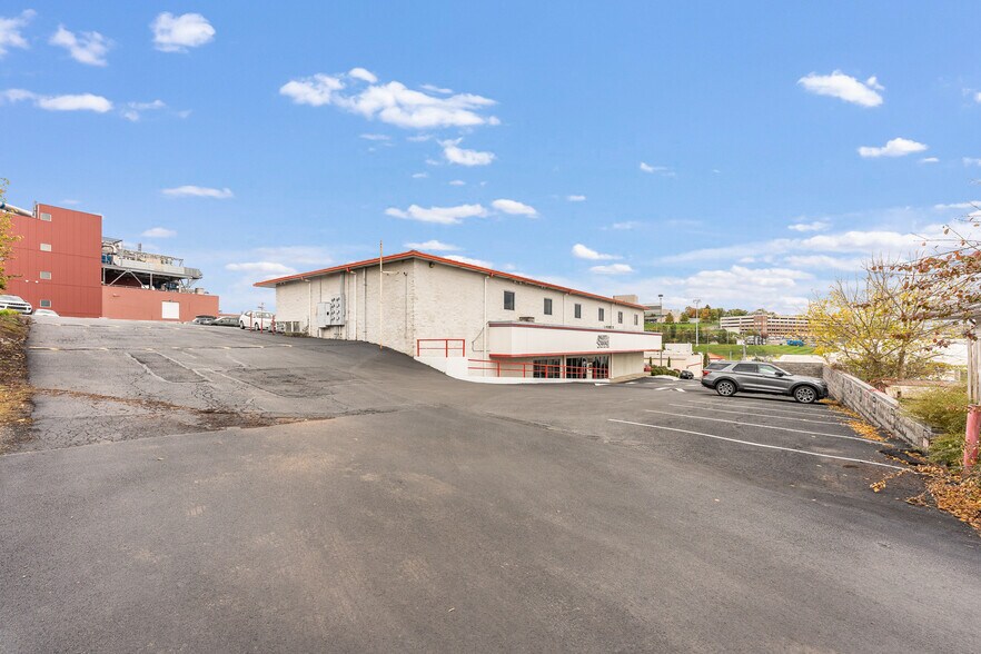 More Photos Of 1 Suburban Ct, Morgantown Office For Lease