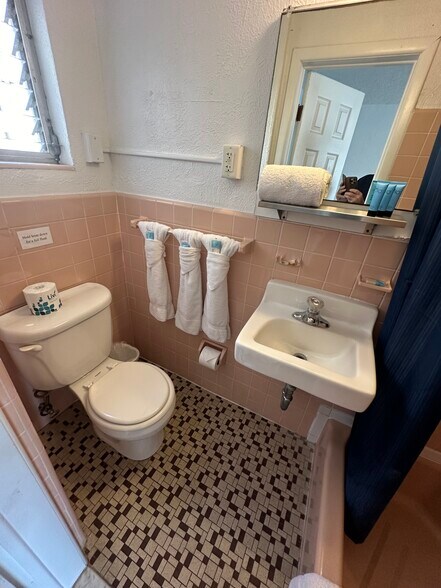 More Photos Of 4906 Atlantic Ave, Wildwood Hotel For Sale