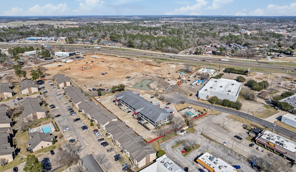 More Photos Of 201 W Hill Park Cir, Huntsville Hotel For Sale