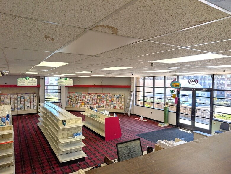 More Photos Of 675 N Main St, Waterbury Drugstore For Sale