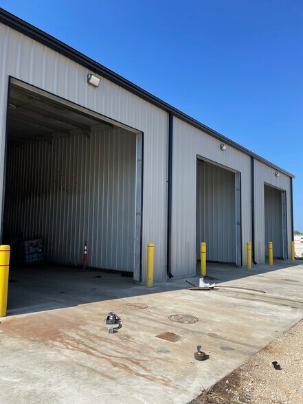 More Photos Of 586 County Road 429, Pleasanton Industrial For Sale