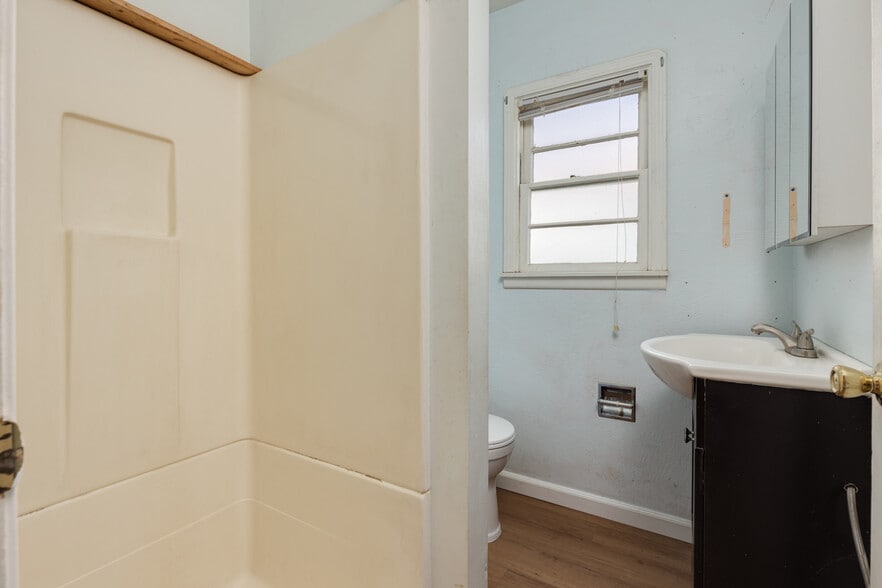 More Photos Of 2424 Park Ave, Chico Service For Sale
