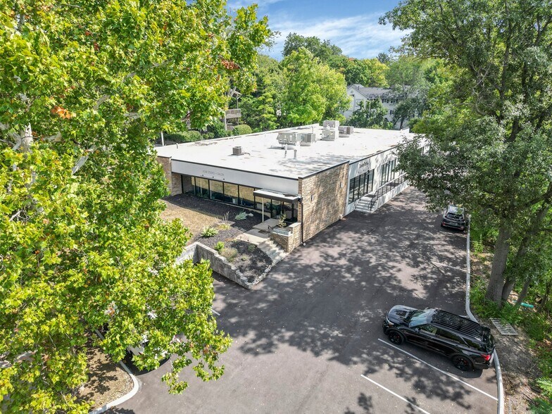 More Photos Of 2125 W 5th Ave, Columbus Storefront For Lease