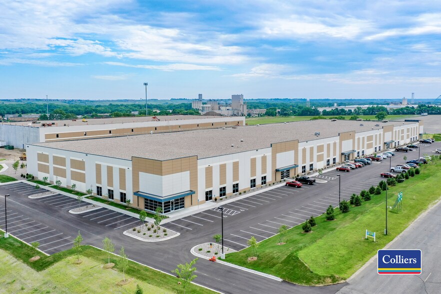 More Photos Of 2700 4th Ave E, Shakopee Warehouse For Lease