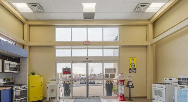 More Photos Of 1891 Suburban Ave, Saint Paul Storefront For Lease