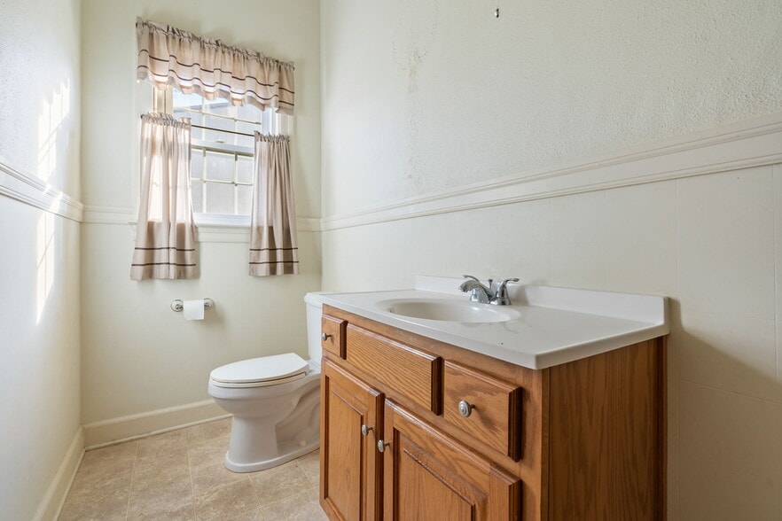 More Photos Of 171 Valley St, Centreville Flex For Sale