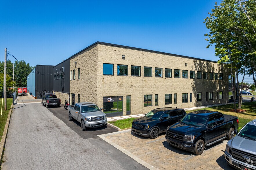 More Photos Of 3330 Boul Des Entreprises, Terrebonne Warehouse For Lease