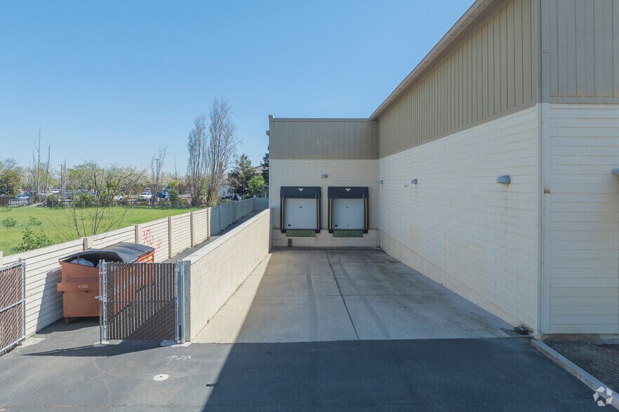 More Photos Of 6600 Lone Tree Way, Brentwood Freestanding For Lease