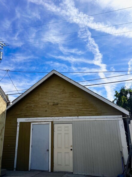 More Photos Of 220 N Oxford Ave, Los Angeles Office Residential For Sale