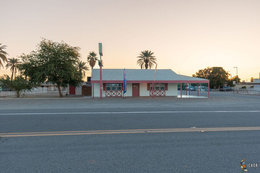 More Photos Of 8120 CA-111, Niland Flex For Sale