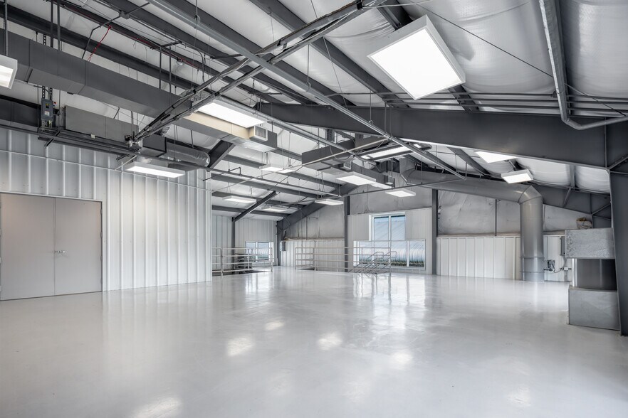 More Photos Of 15315 W Highway 71, Austin Showroom For Sale