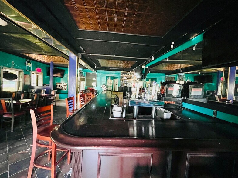 More Photos Of 85 Taft Ave, Arlington Restaurant For Lease