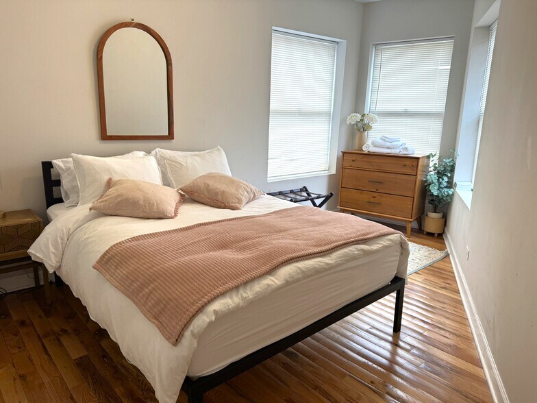 More Photos Of 2038-2048 W Touhy Ave, Chicago Apartments For Sale