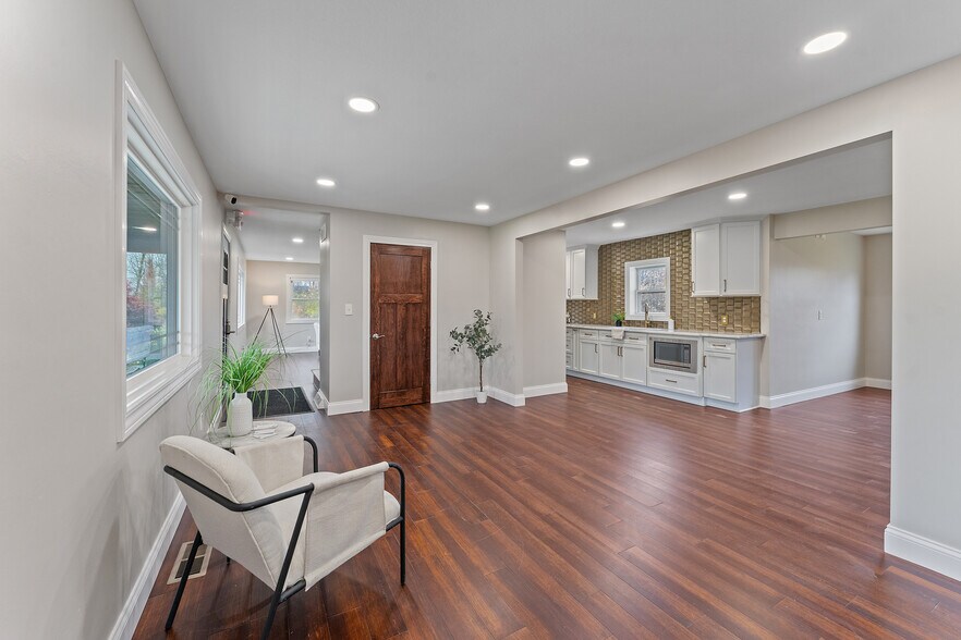 More Photos Of 784 McClurg Rd, Youngstown Office For Sale