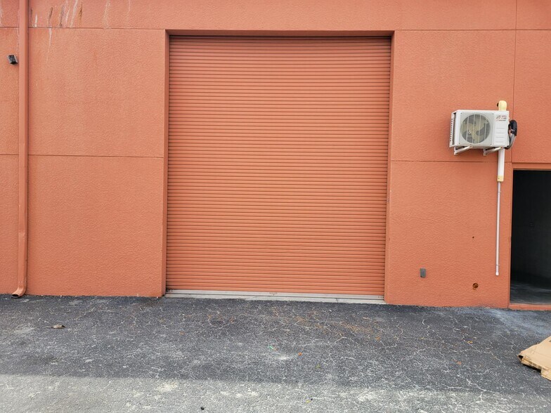 More Photos Of 5485 Lee St, Lehigh Acres Warehouse For Lease