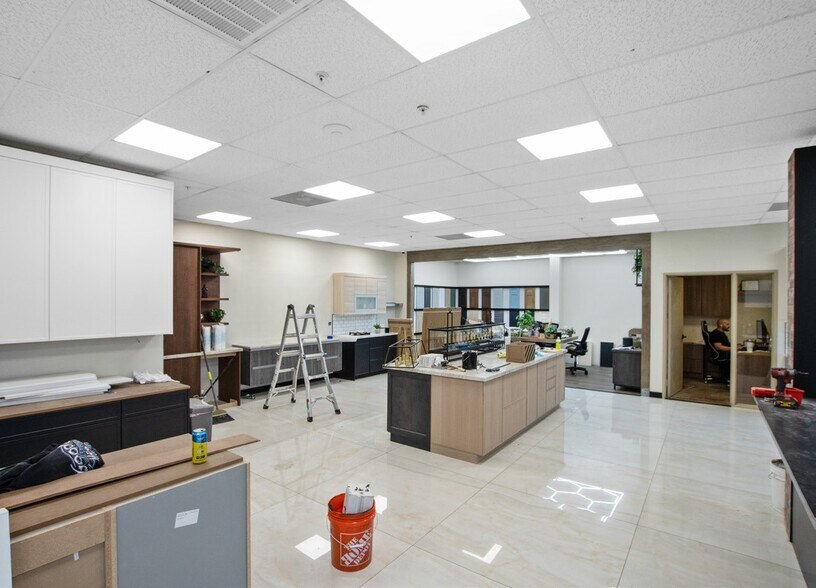 More Photos Of 23639 N 35th Dr, Glendale Manufacturing For Lease