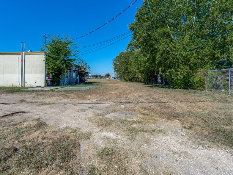 More Photos Of 738-818 Kingsbury, Seguin Land For Sale