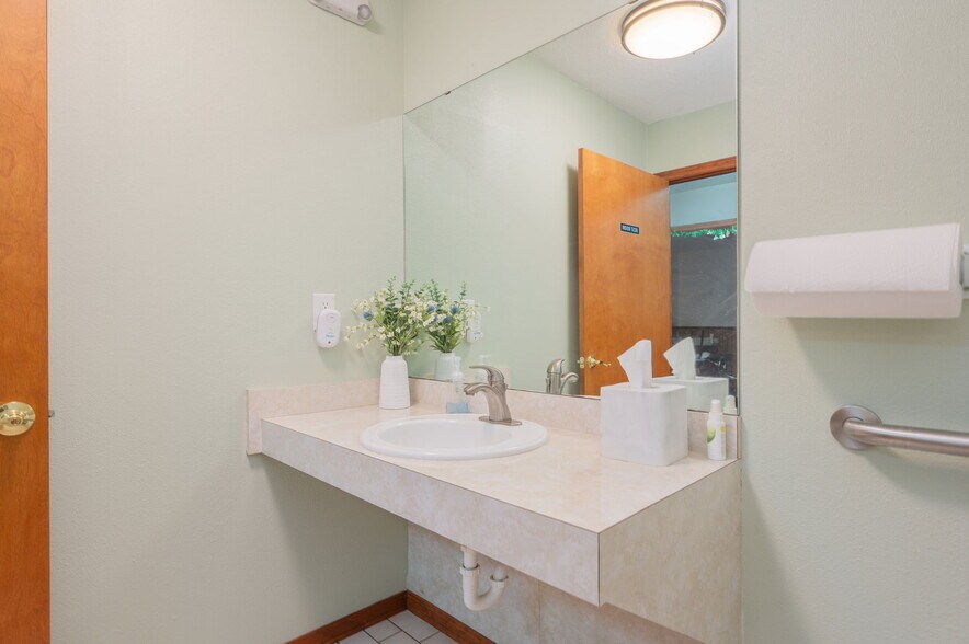 More Photos Of 1078 S Ferdon Blvd, Crestview Medical For Sale