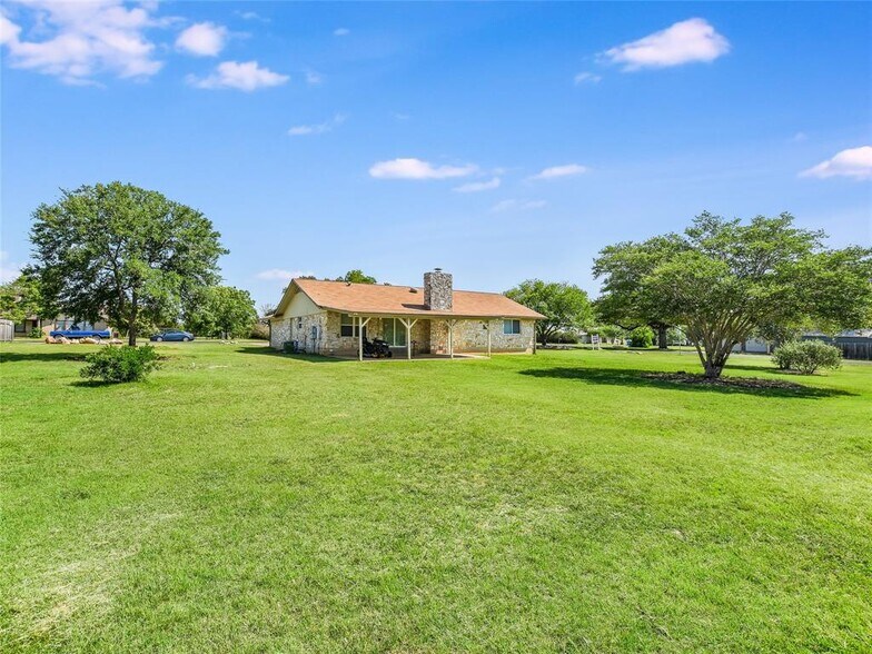 More Photos Of 1612 Shenandoah Dr, Cedar Park Warehouse For Sale