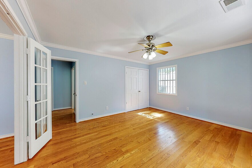 More Photos Of 5710 Edgemoor Dr, Houston Specialty For Sale