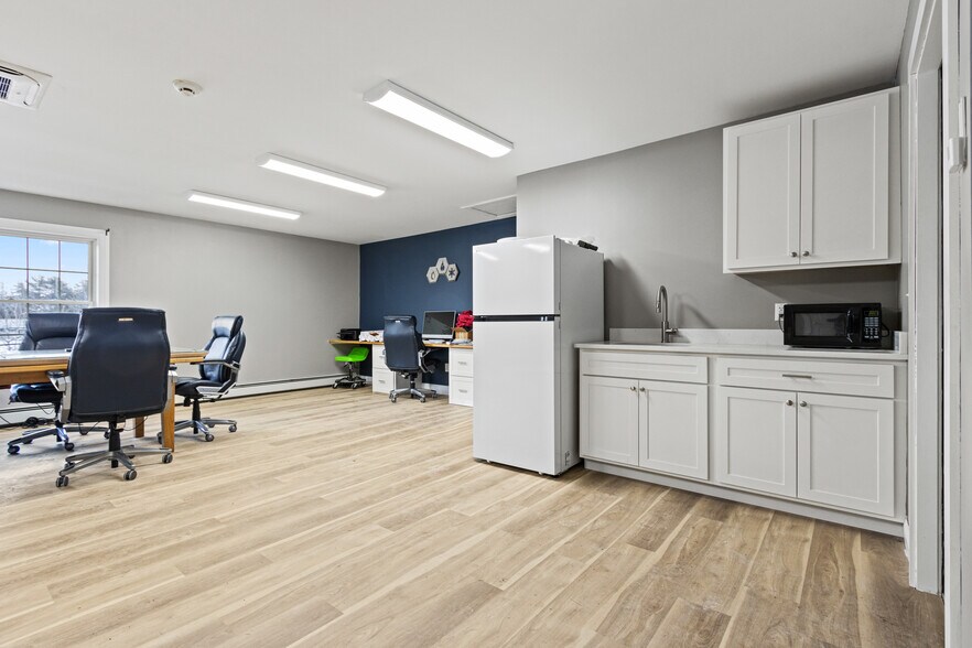 More Photos Of 2108 Broadway, South Portland Light Distribution For Sale