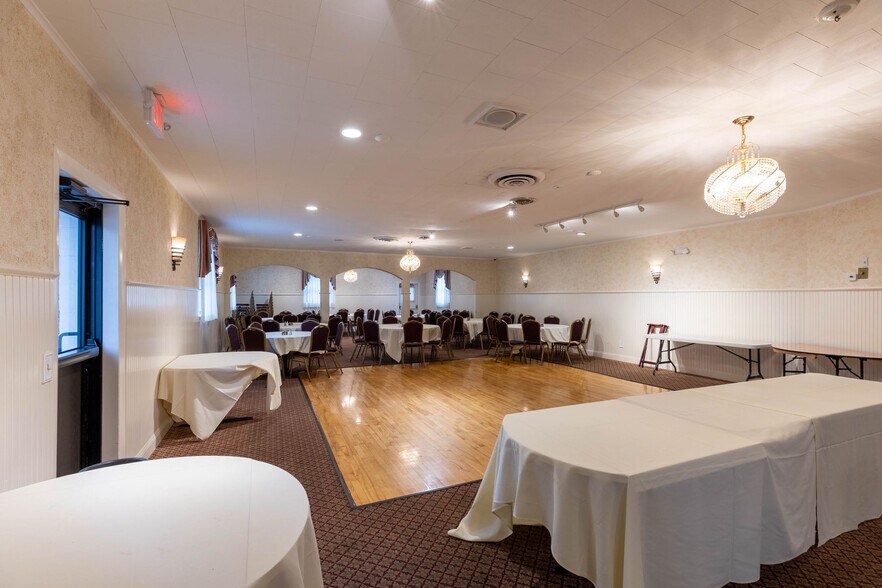 More Photos Of 1428 Center St, Ludlow Restaurant For Sale