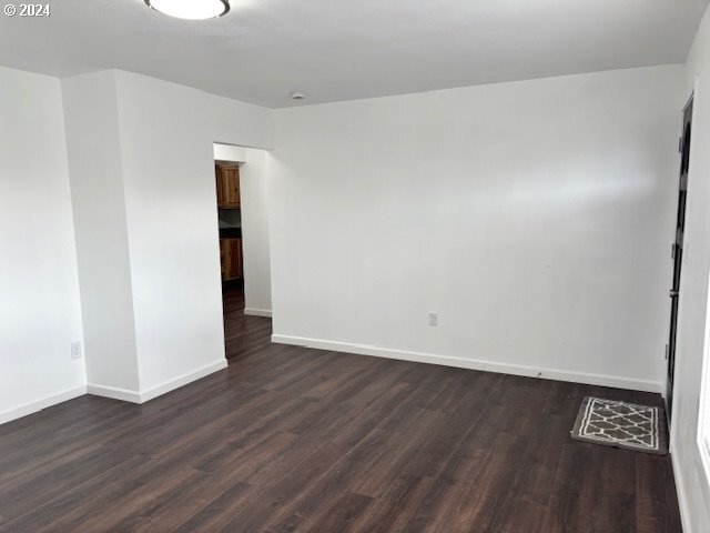More Photos Of 512 NW Cecil Ave, Roseburg Office For Sale