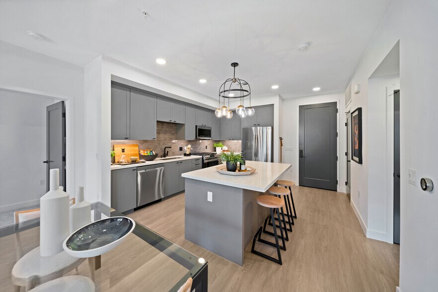 More Photos Of 585 Anton Blvd, Costa Mesa Apartments For Lease