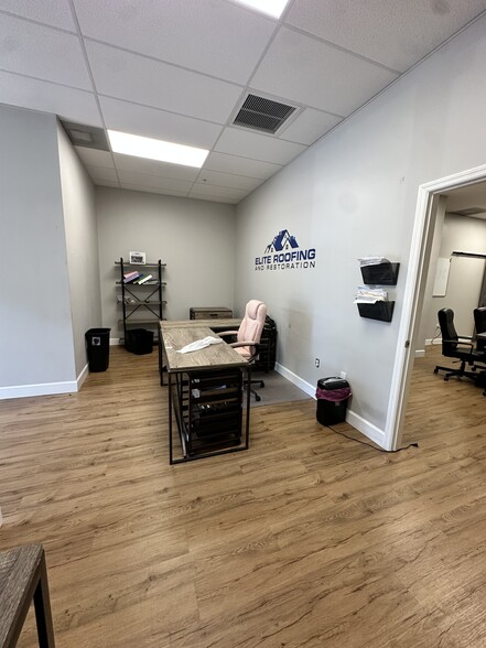 More Photos Of 25091 Bernwood Dr, Bonita Springs Showroom For Sale